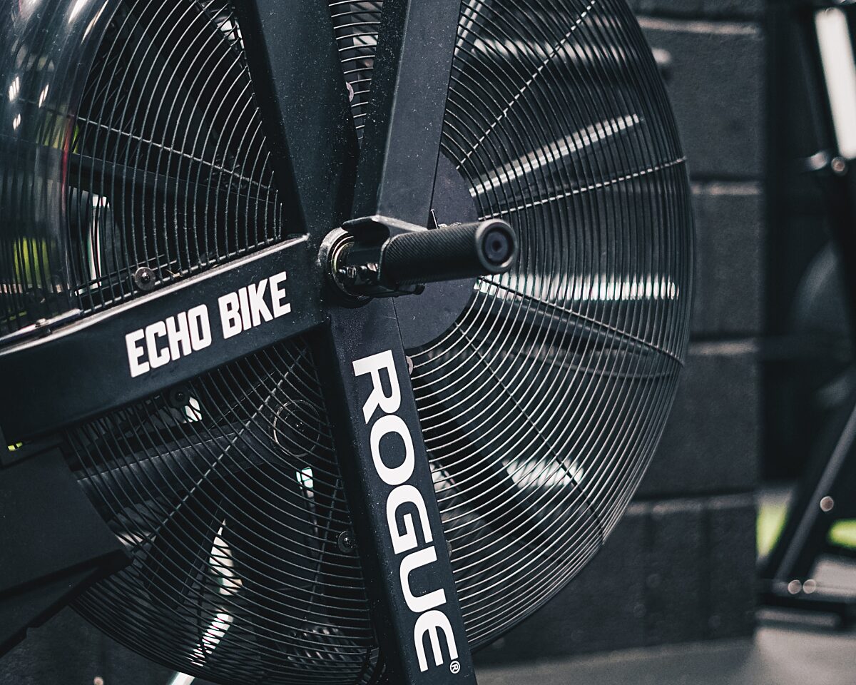 Rudergerät mit Luftwiderstand